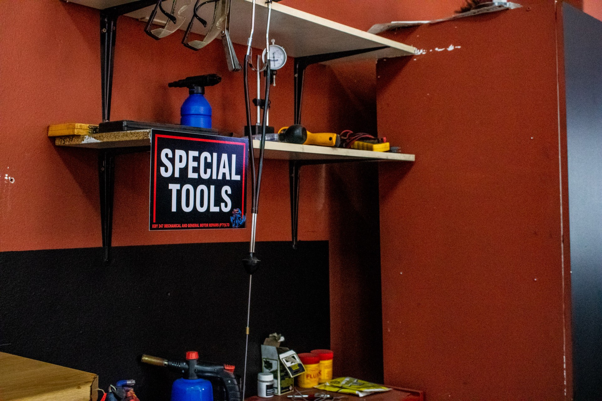Special tools shelf for specialist mechanical jobs